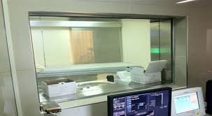 Wooden Case Transparent 8mm Radiation Protection Glass Light Transmittance ≥90%