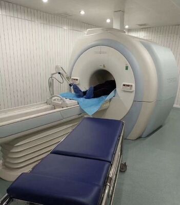 Waterproof Foldable Non Magnetic Stretcher with 240 Kg Max Load for MRI and Medical Use